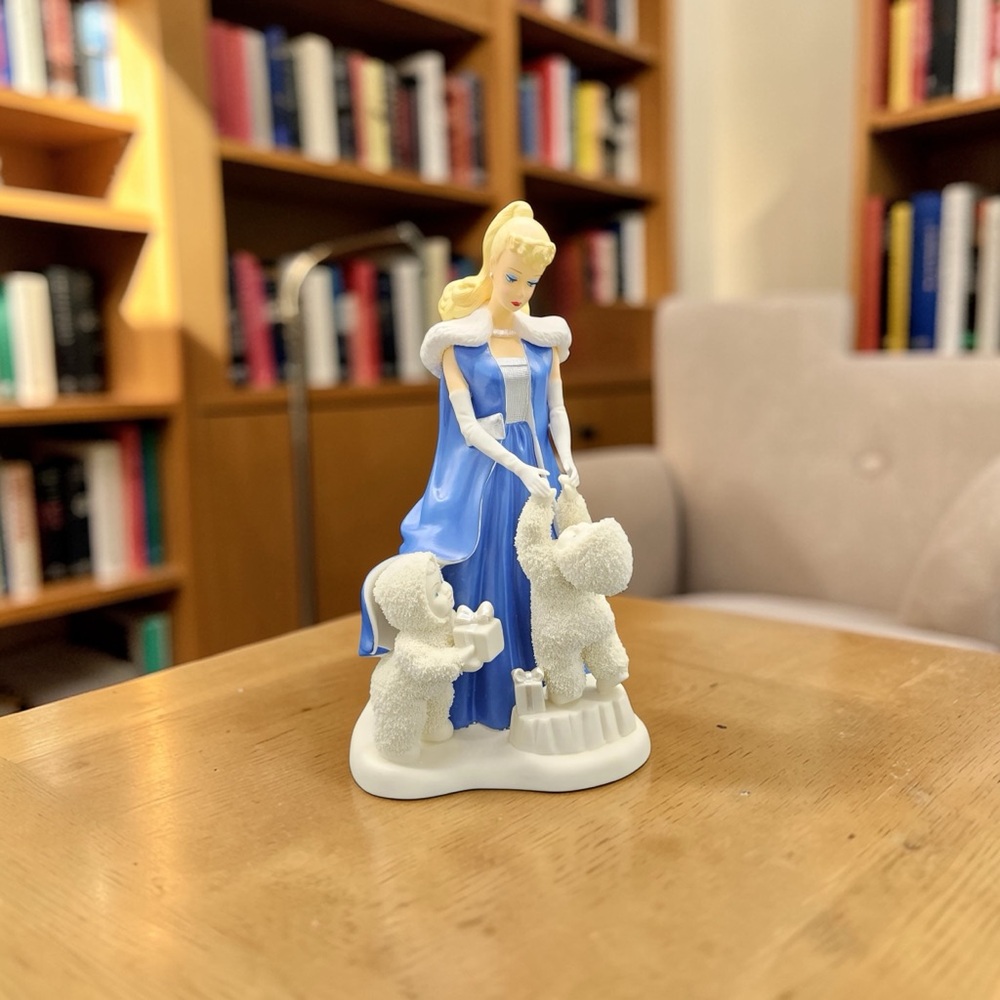 Barbie Snowbabies White Porcelain Collector’s Marked Figurine Base - Picture 5 of 12
